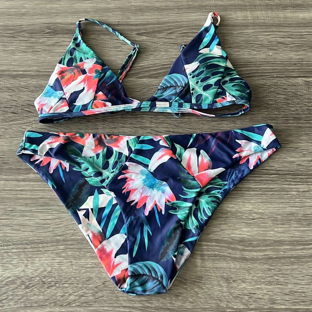Tropical print stretchy bikini with adjustable straps - fits size womens size 10
